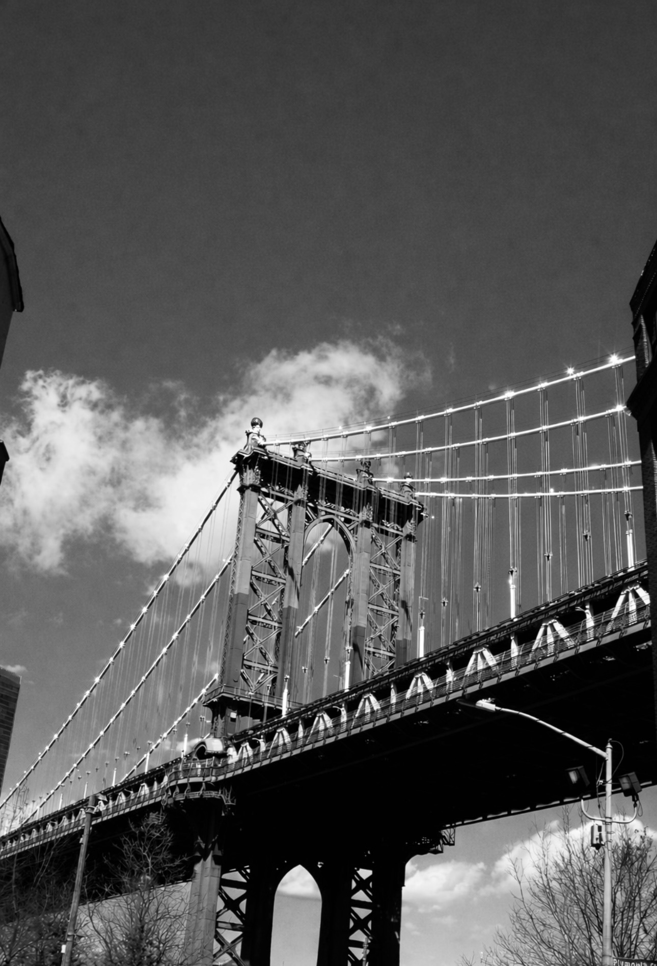 Manhattan Bridge in black and white